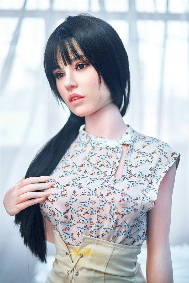 161 cm große D-Cup Silikon Sexpuppe ein wunderschönes orientalisches Mädchen mit pechschwarzen langen Haaren
