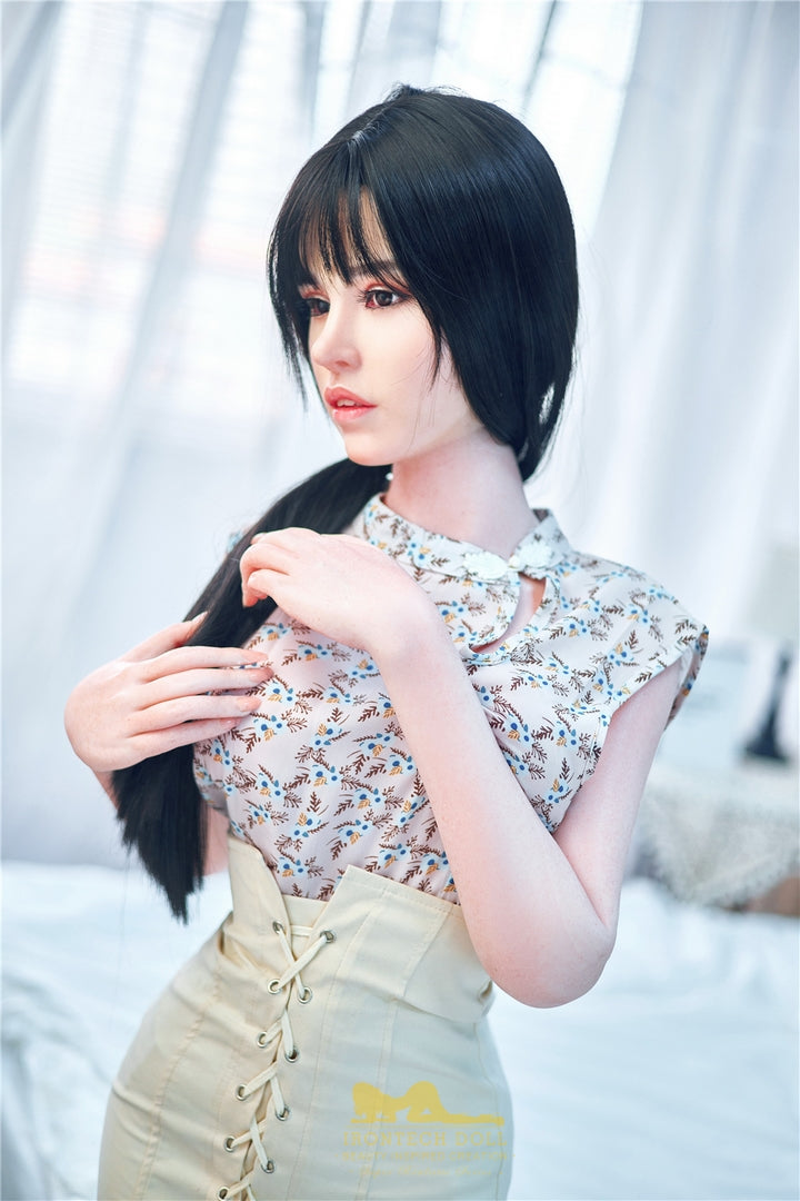 161 cm große D-Cup Silikon Sexpuppe ein wunderschönes orientalisches Mädchen mit pechschwarzen langen Haaren