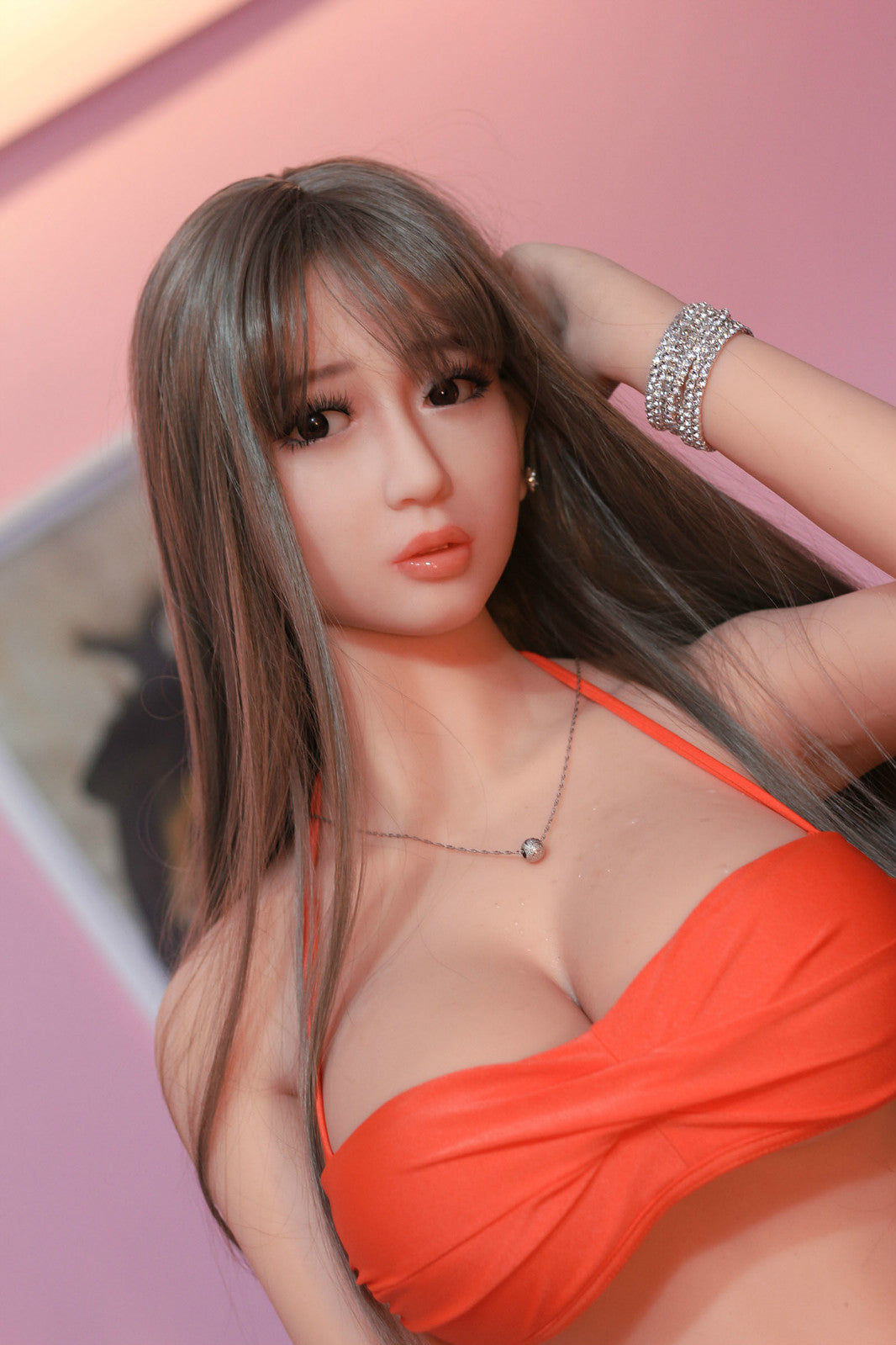 Großbrüstige asiatische Sexpuppe DL Doll mit beeindruckender Figur